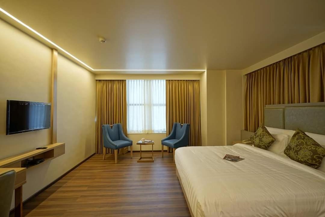 The Galleria Hotel Раджкот Экстерьер фото
